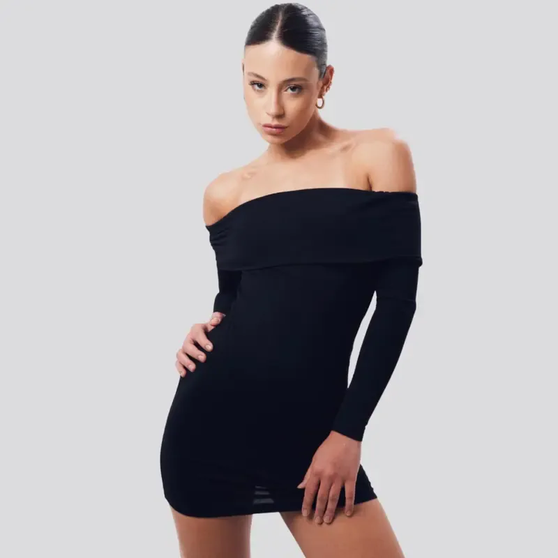 Vestido tubinho Alicia preto ombro a ombro manga longa, corpo inteiro